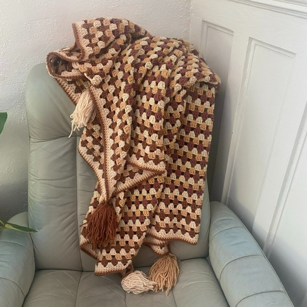 Vintage Knitted Throw Blanket With Pom Tassels